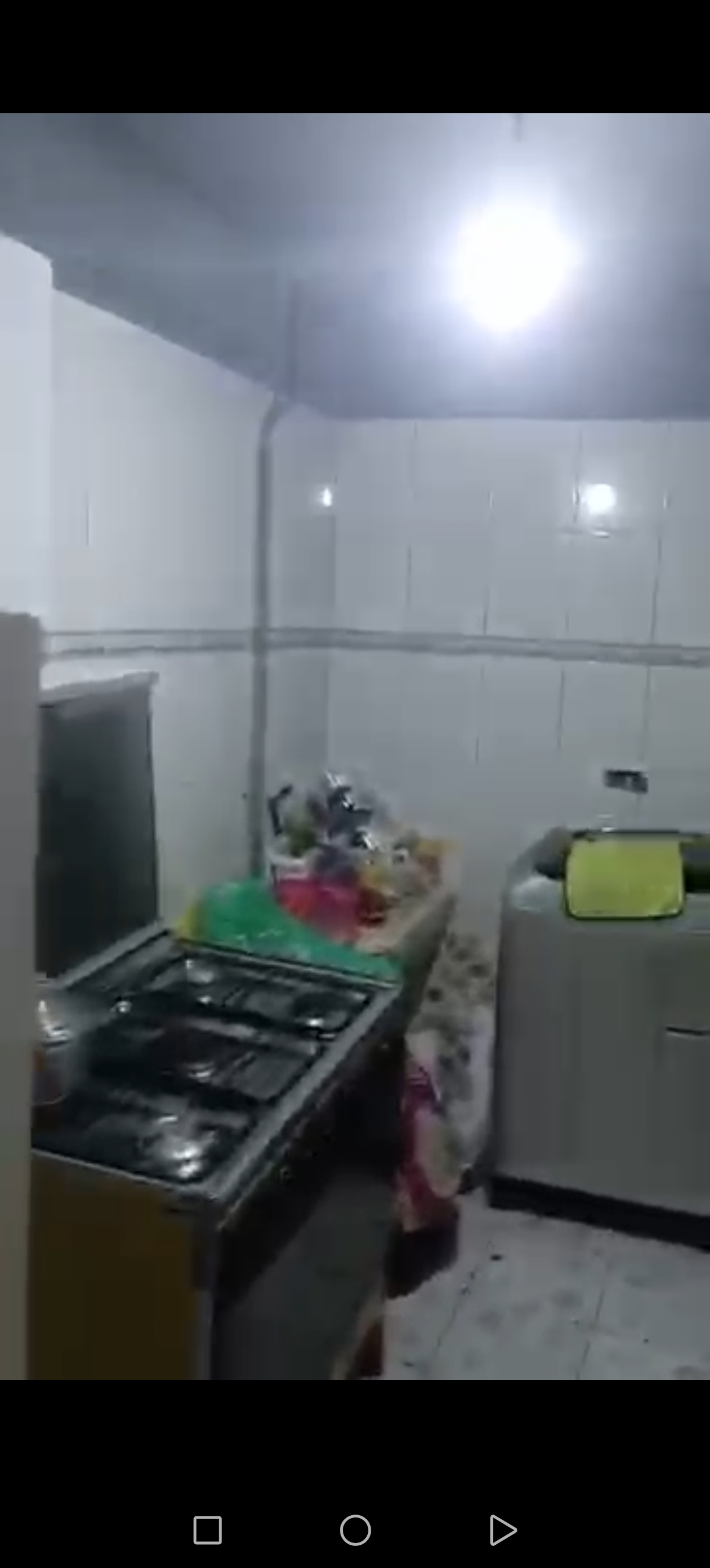 شقه بيطاش جنب يمين 