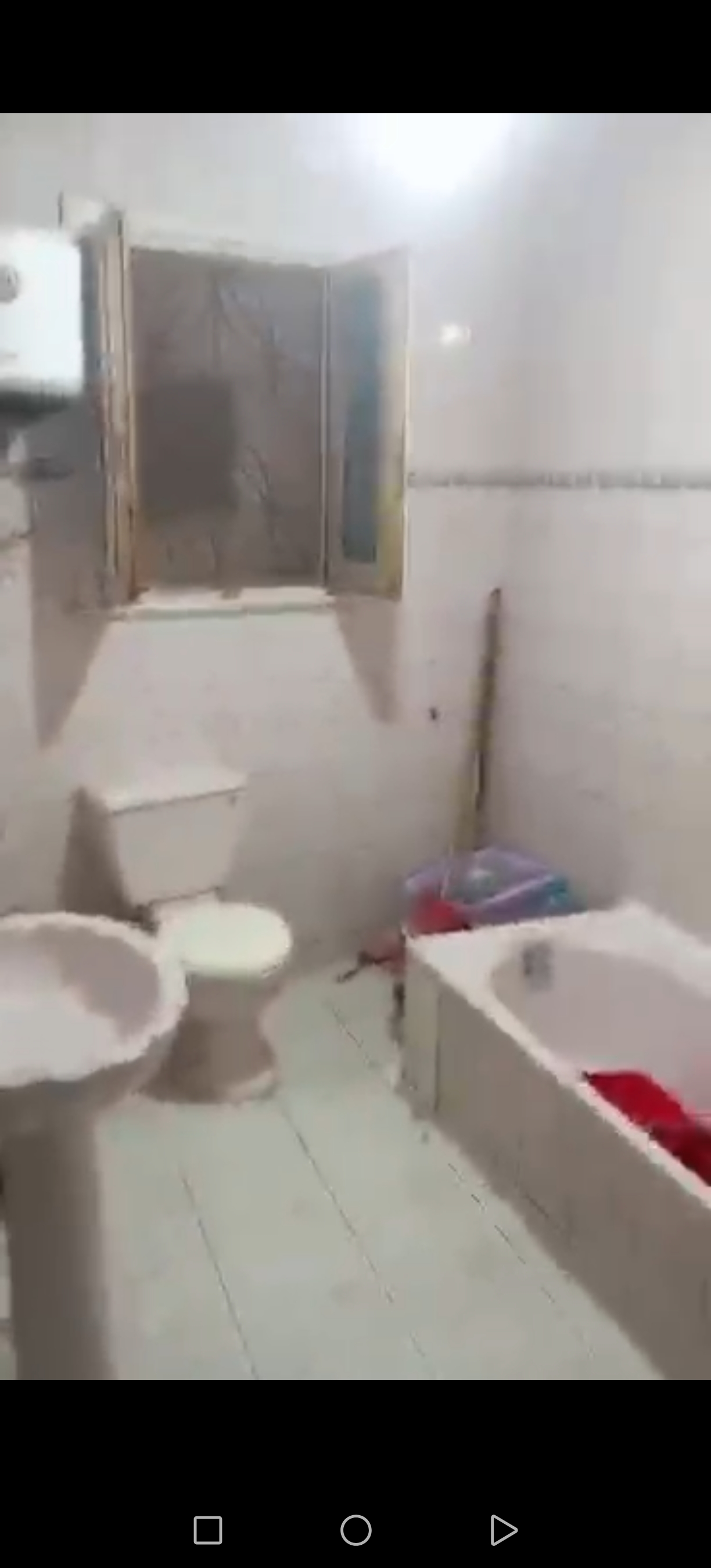 شقه بيطاش جنب يمين 
