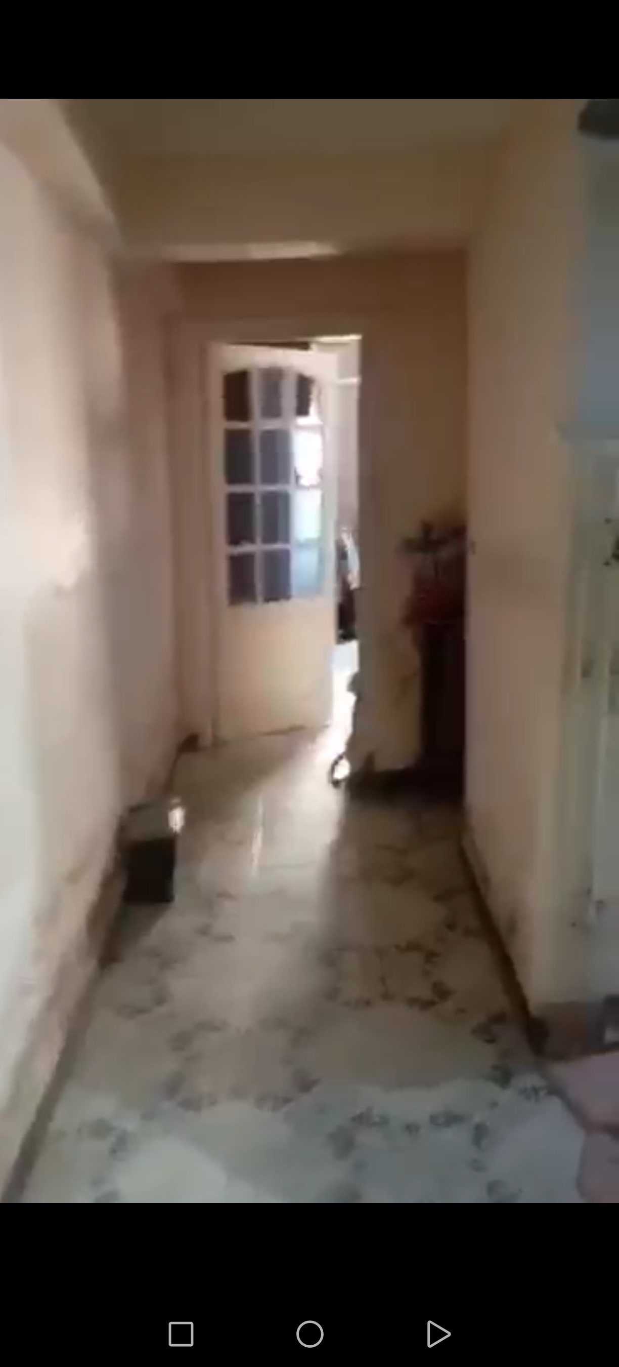 شقه بيطاش جنب يمين 
