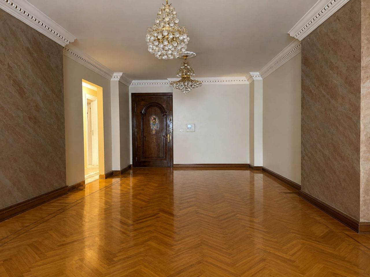 شقه متميزه بشارع مصطفى كامل 