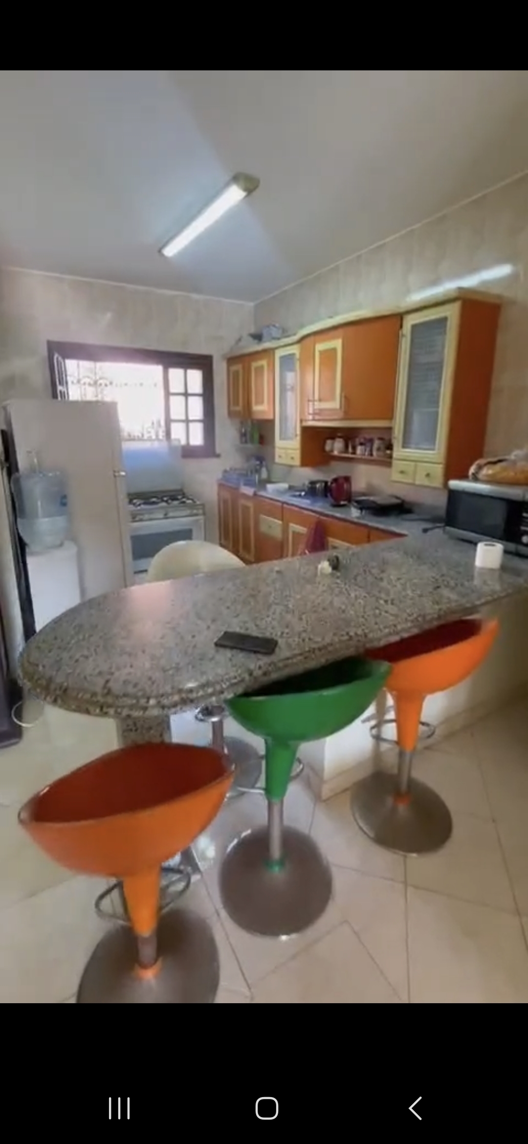 شاليه بجاردن وفرش راقي يطل على البحر 