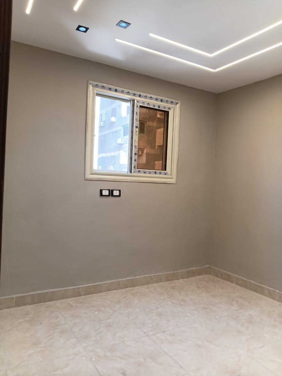شقة للبيع عند السراج مول