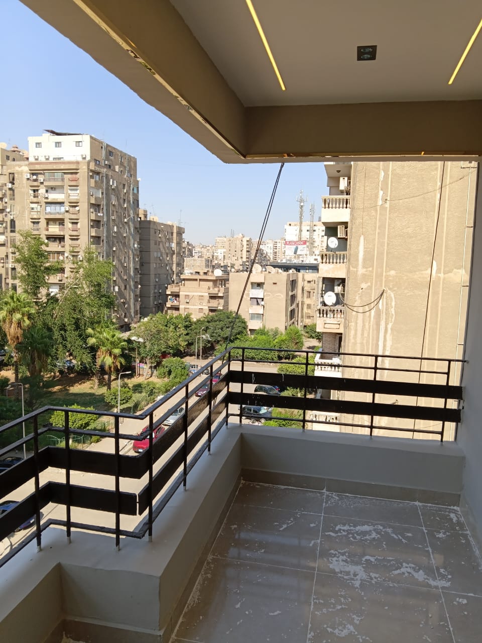 شقة للبيع عند السراج مول