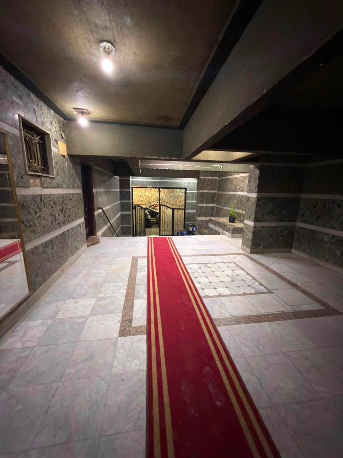 شقة للبيع بالمهندسين تفرعات ميدان لبنان خطوات من فرحان الكبابجي  تصلح سكن أو اداري (عيادة-مكتب) لوكيشن حيوي جدا بجوار جميع الخدمات