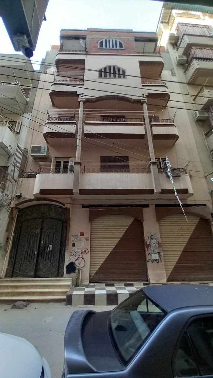  فرصة مميزة لامتلاك منزل في المنصورة  كامل في مجمع المحاكم