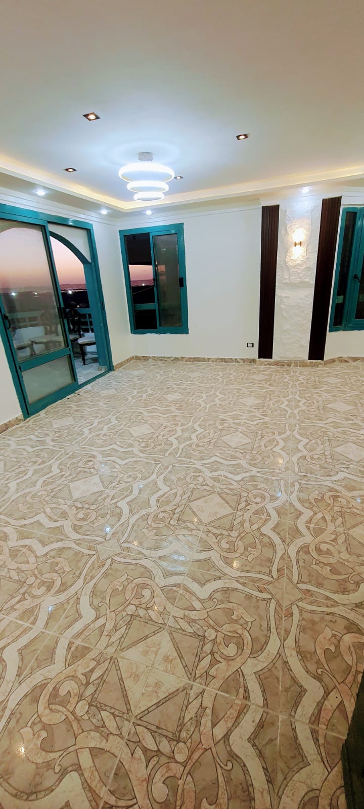 شقة لئطة للبيع تري البحر بوضوح