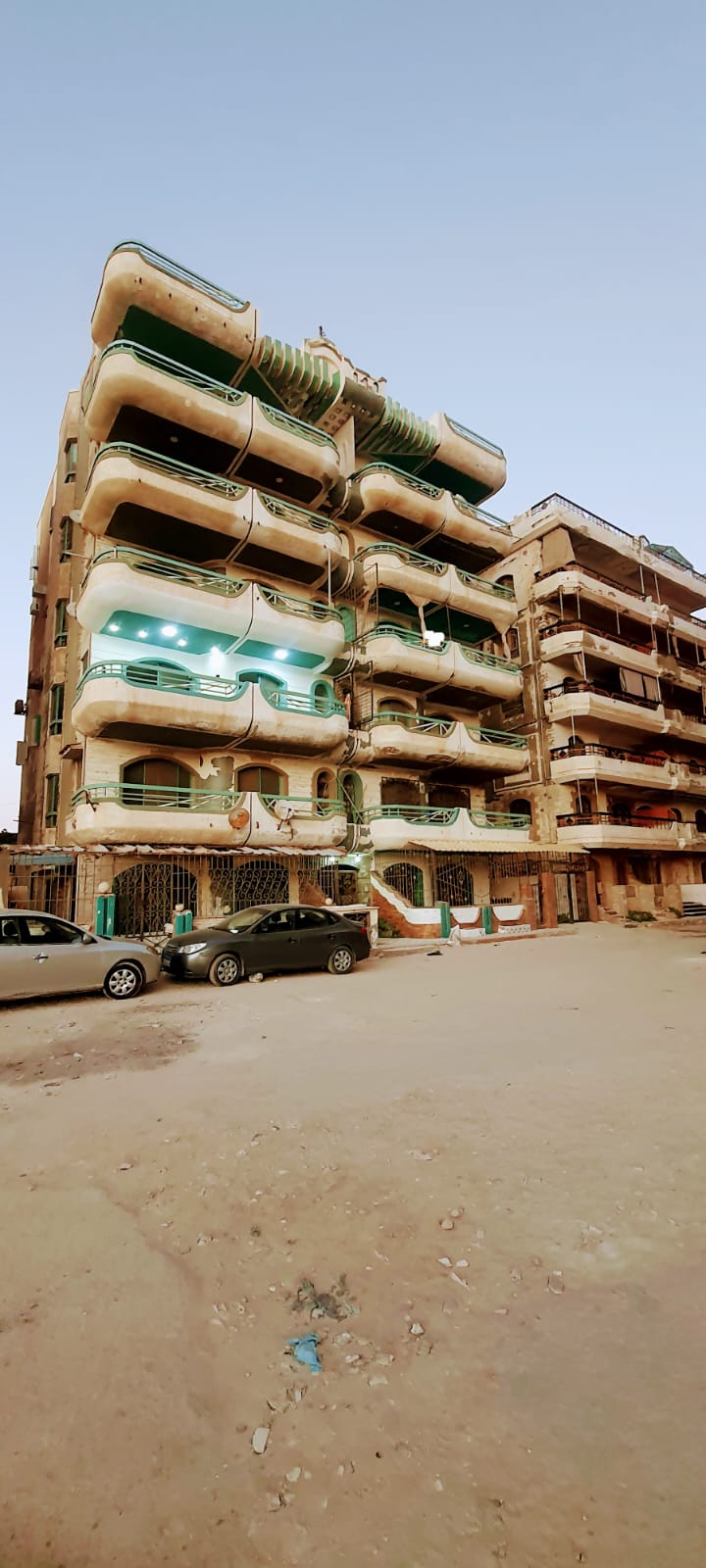 شقة لئطة للبيع تري البحر بوضوح