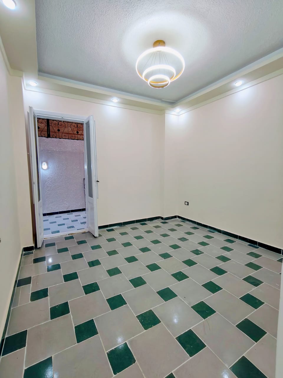 شاليه للبيع في العجمي ينفع سكن استثمار مصيف 