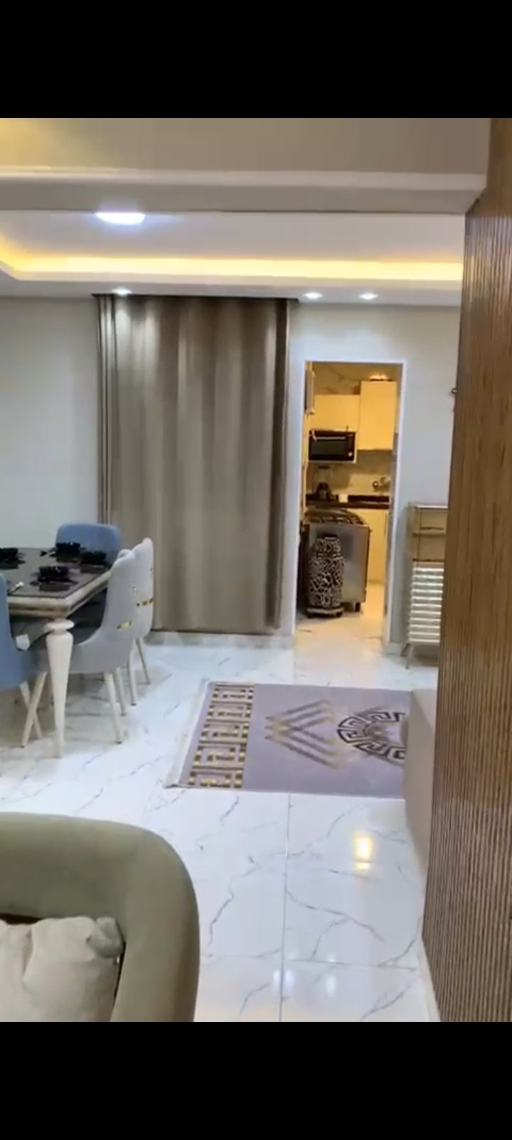 شقة فاخره في 22هليوبليس سيدي بشر 