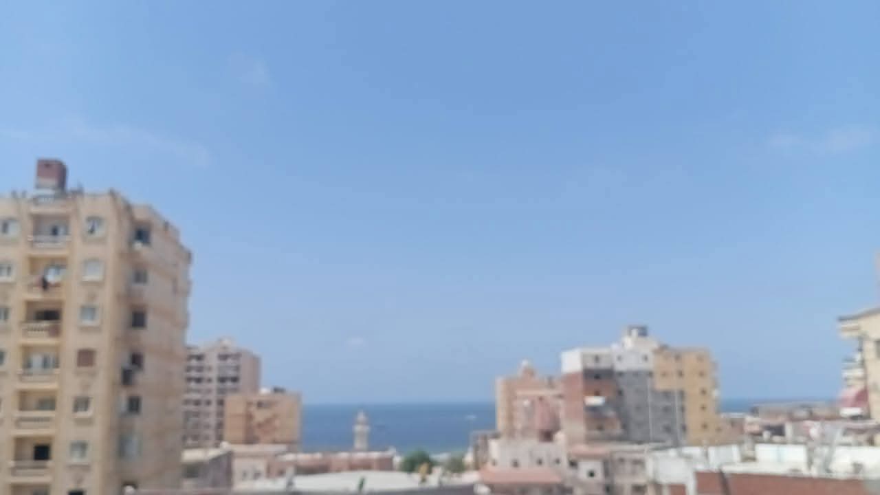 شقه فاخره اطلاله علي البحر