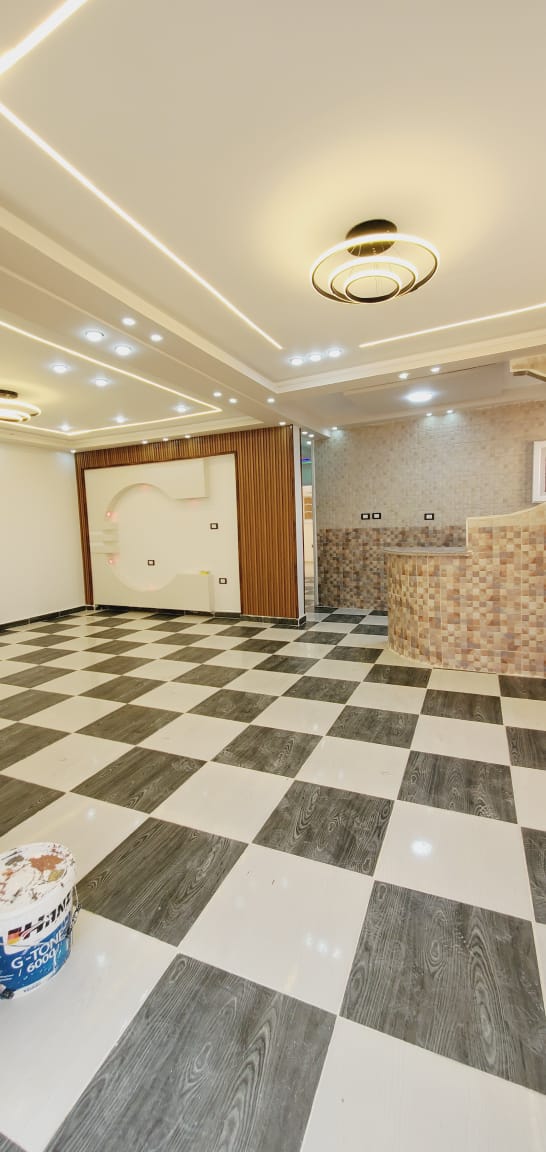 روف بالسطح للبيع في العجمي لهوات المساحات الكبيره