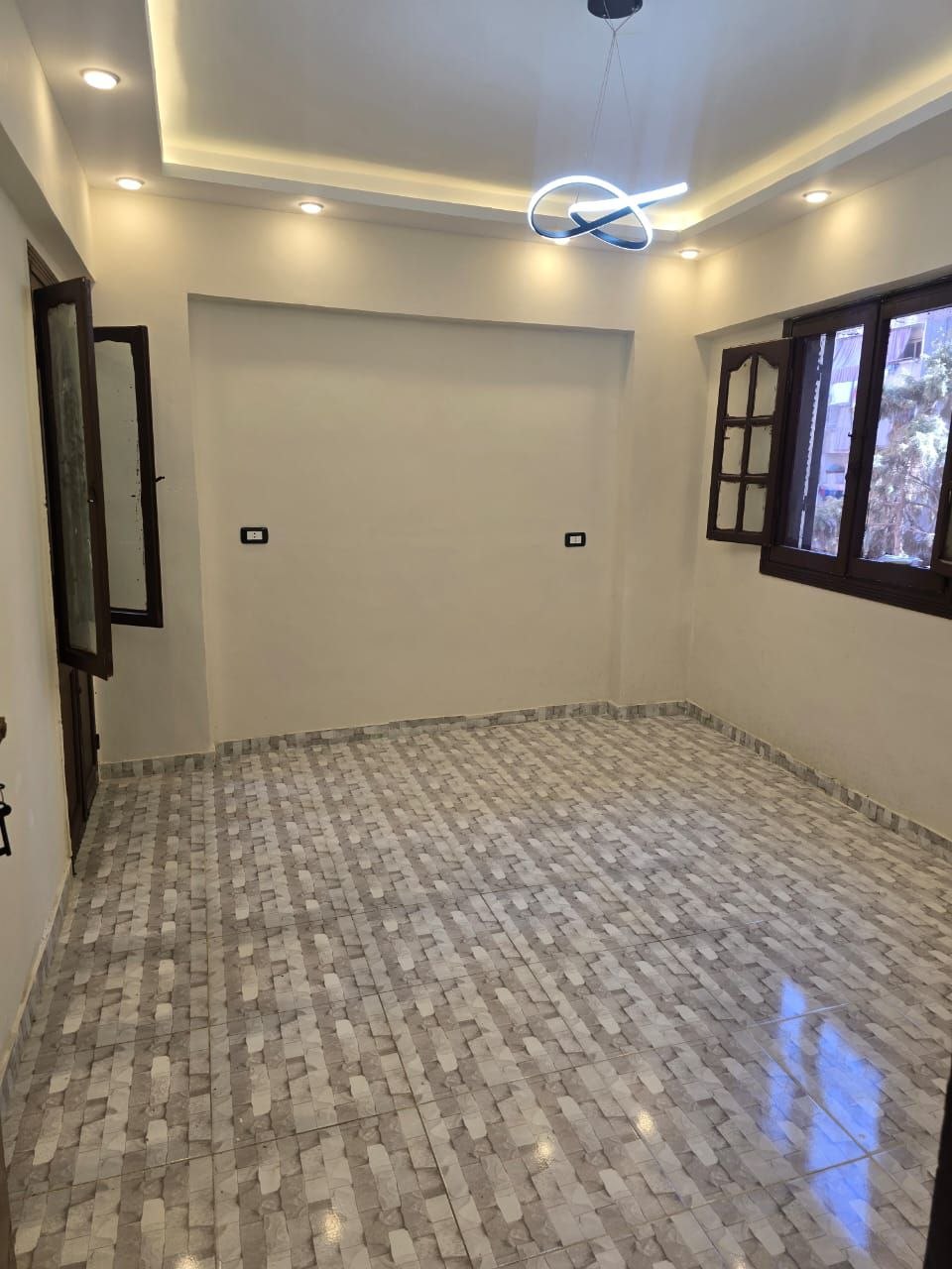 فرصه لقطه لعريس في ش مسجد الرحمة 
