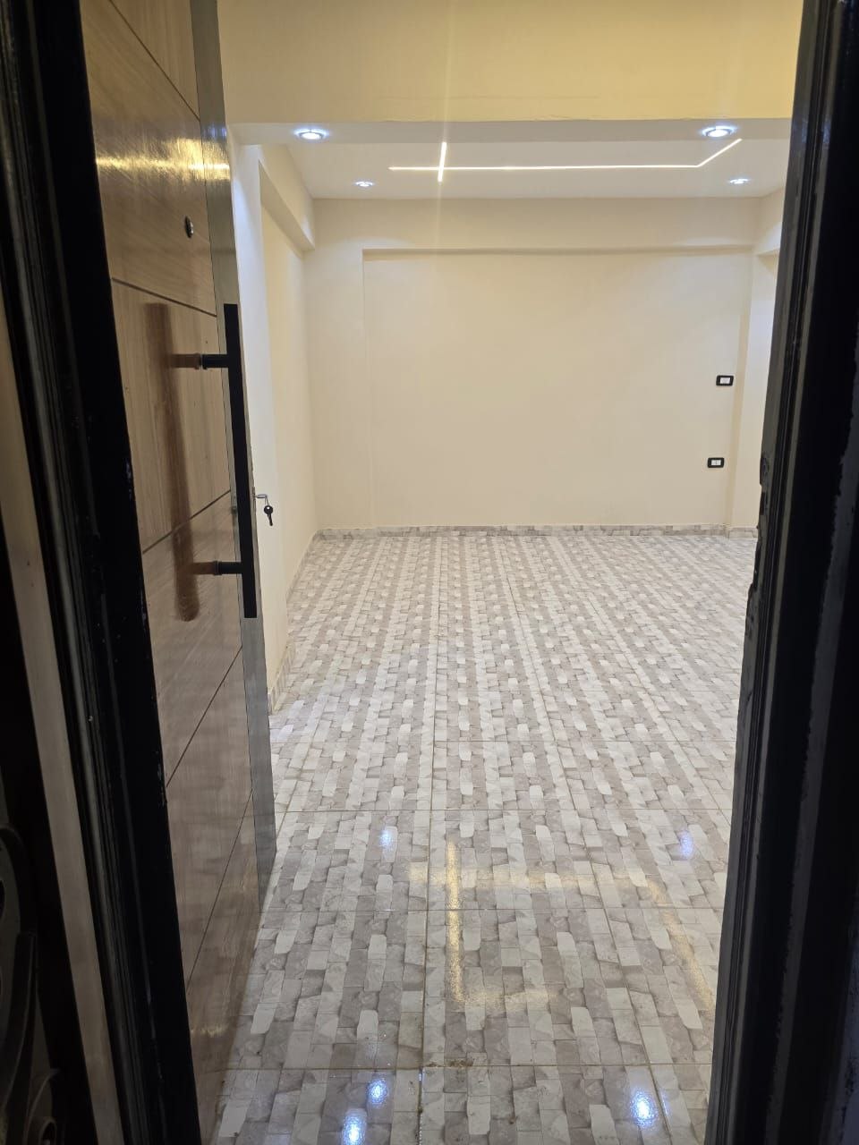 فرصه لقطه لعريس في ش مسجد الرحمة 
