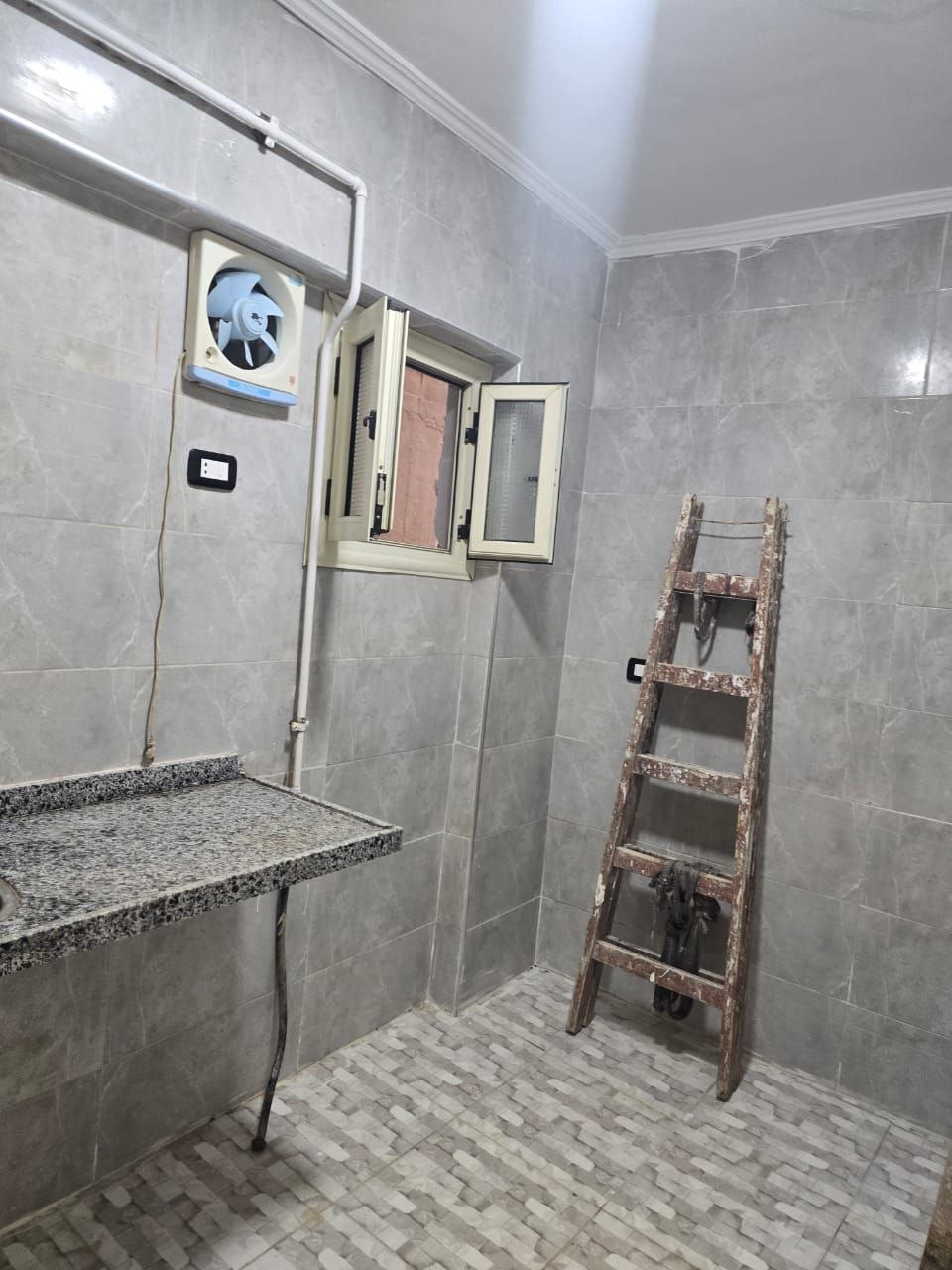 فرصه لقطه لعريس في ش مسجد الرحمة 