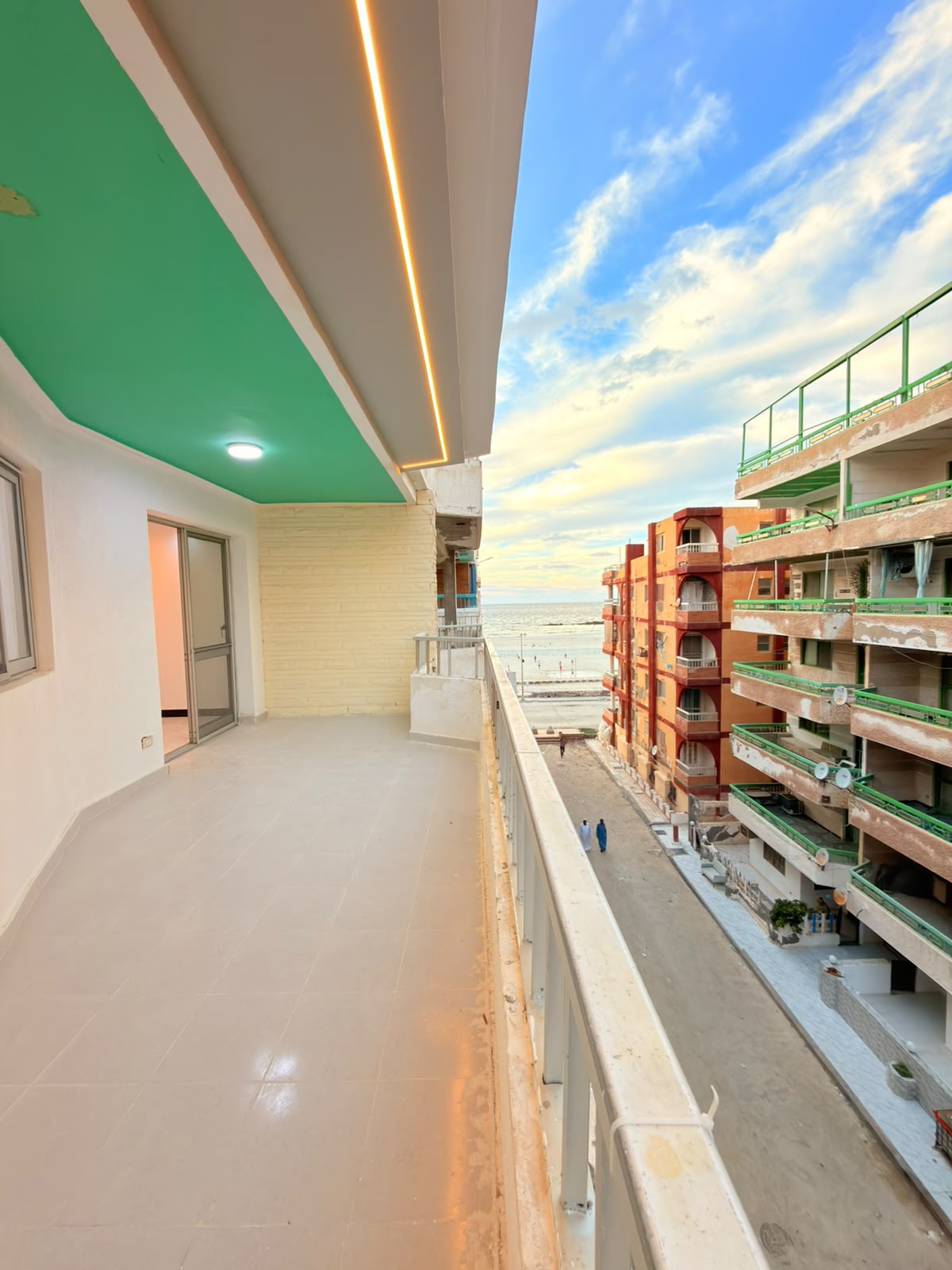 شقه للبيع في العجمي لاسره كبيره