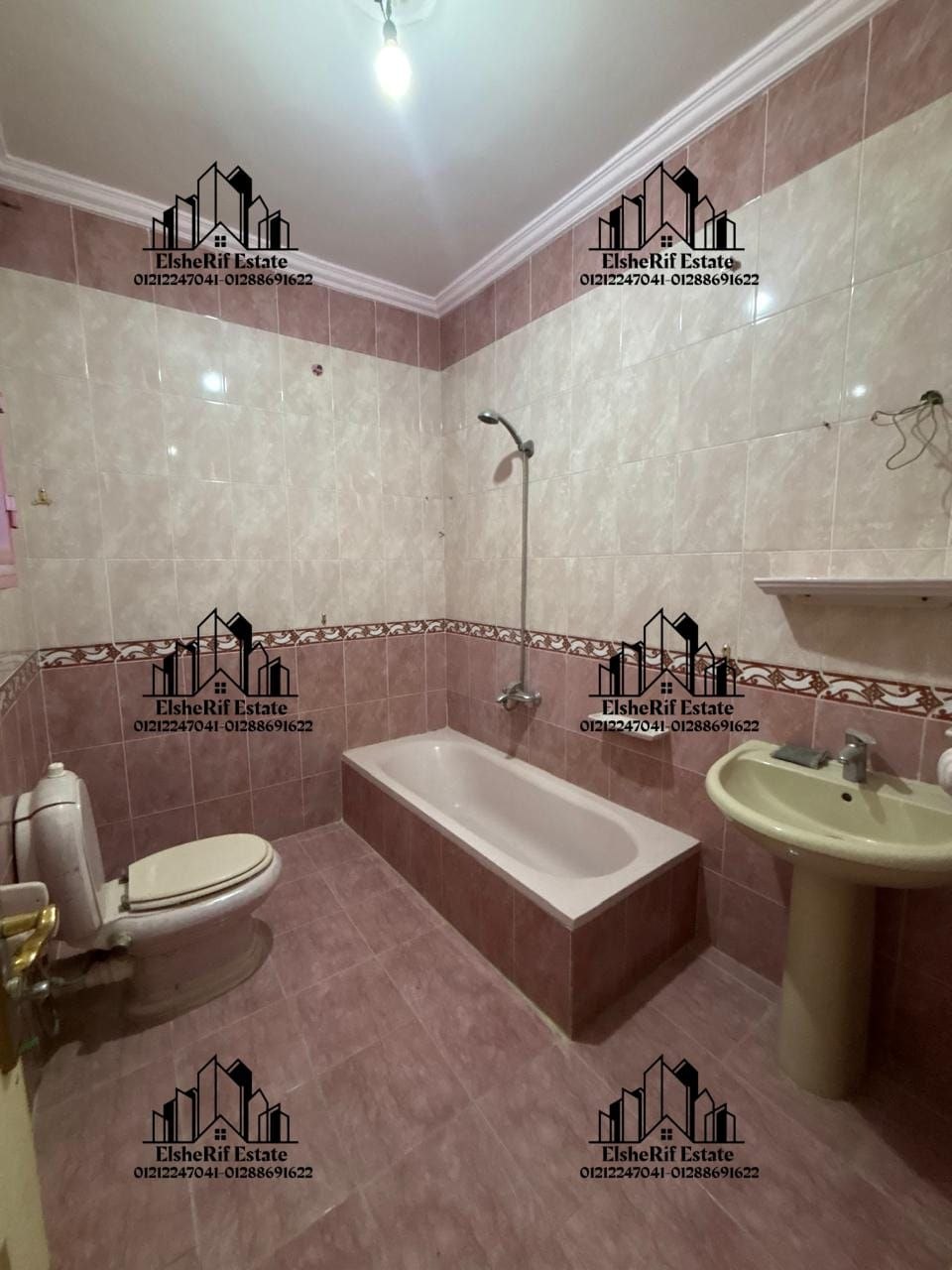 فيو مميز ومساحة كبيره. على البيطاش الرئيسي 