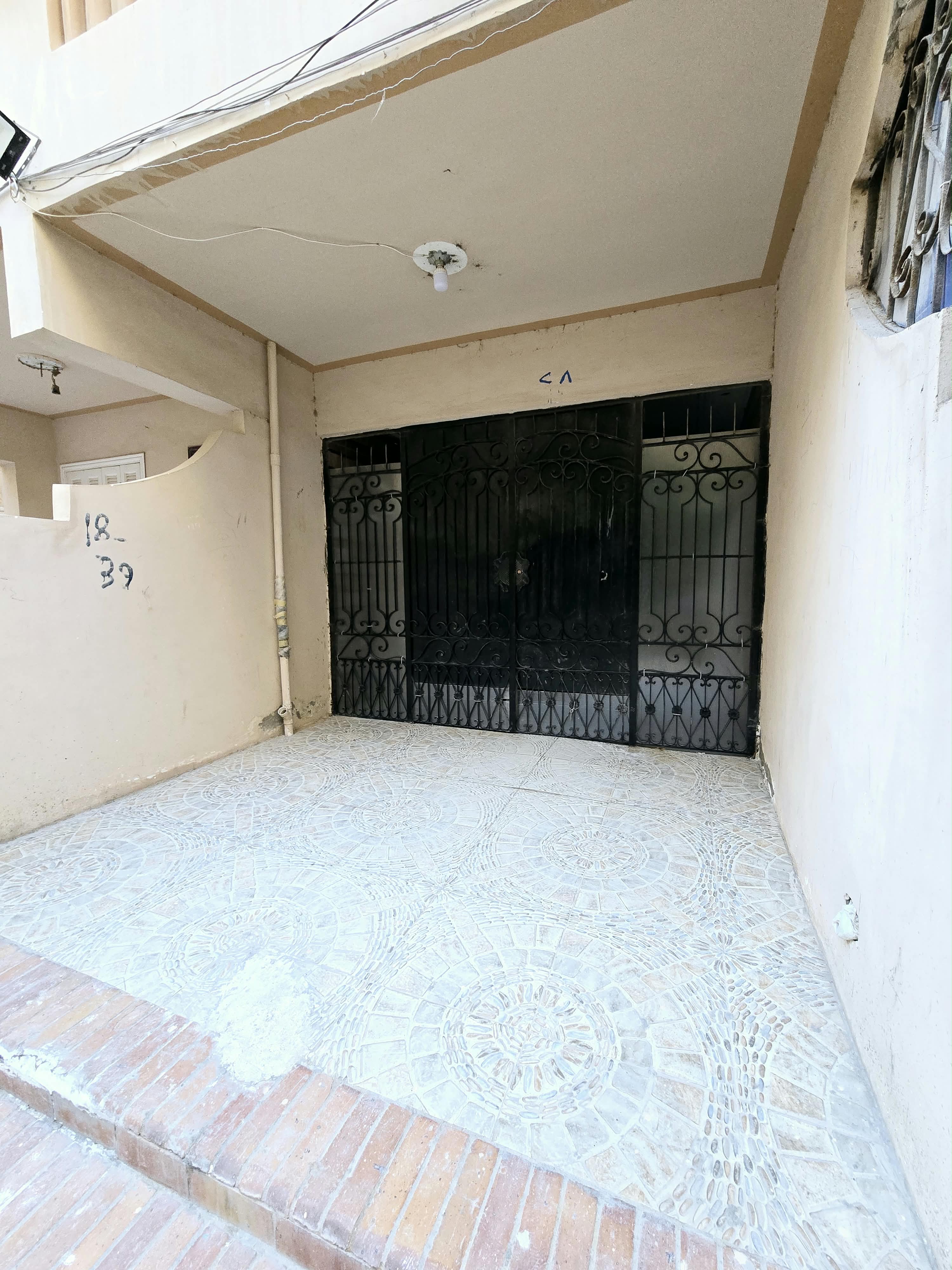 شقه بالروف للبيع في العجمي شاطئ النخيل روعه‍