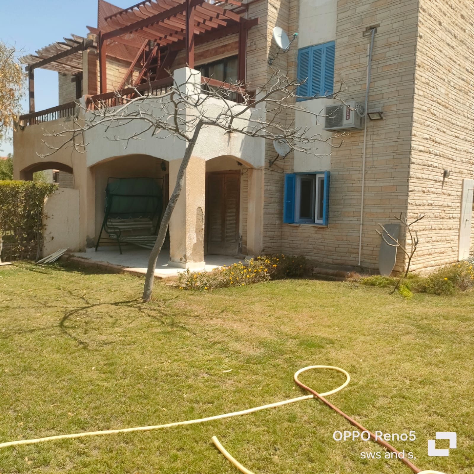 شاليه أرضي للبيع بحديقة خاصة كبيرة في قرية الشروق – الساحل الشمالي
