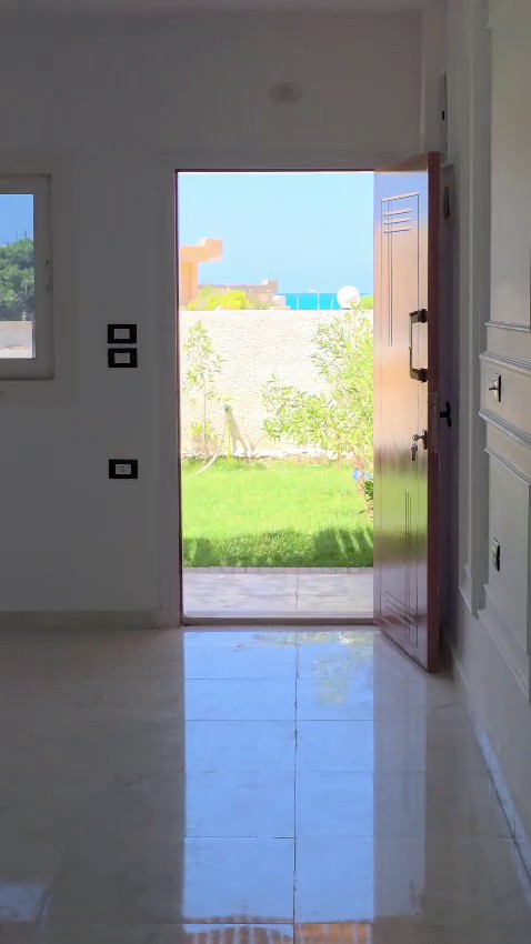 شاليه أرضي بحديقة خاصة فيو بحر - قرية الروضة الكيلو 71 - 3 غرف - تشطيب هاي لوكس - استلام فوري بالتقسيط