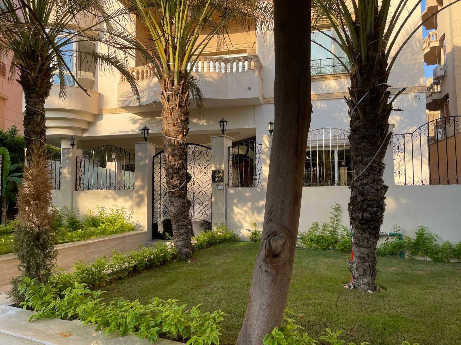 شقه غرب الجولف نفسه لأصحاب المساحات الكبيره 