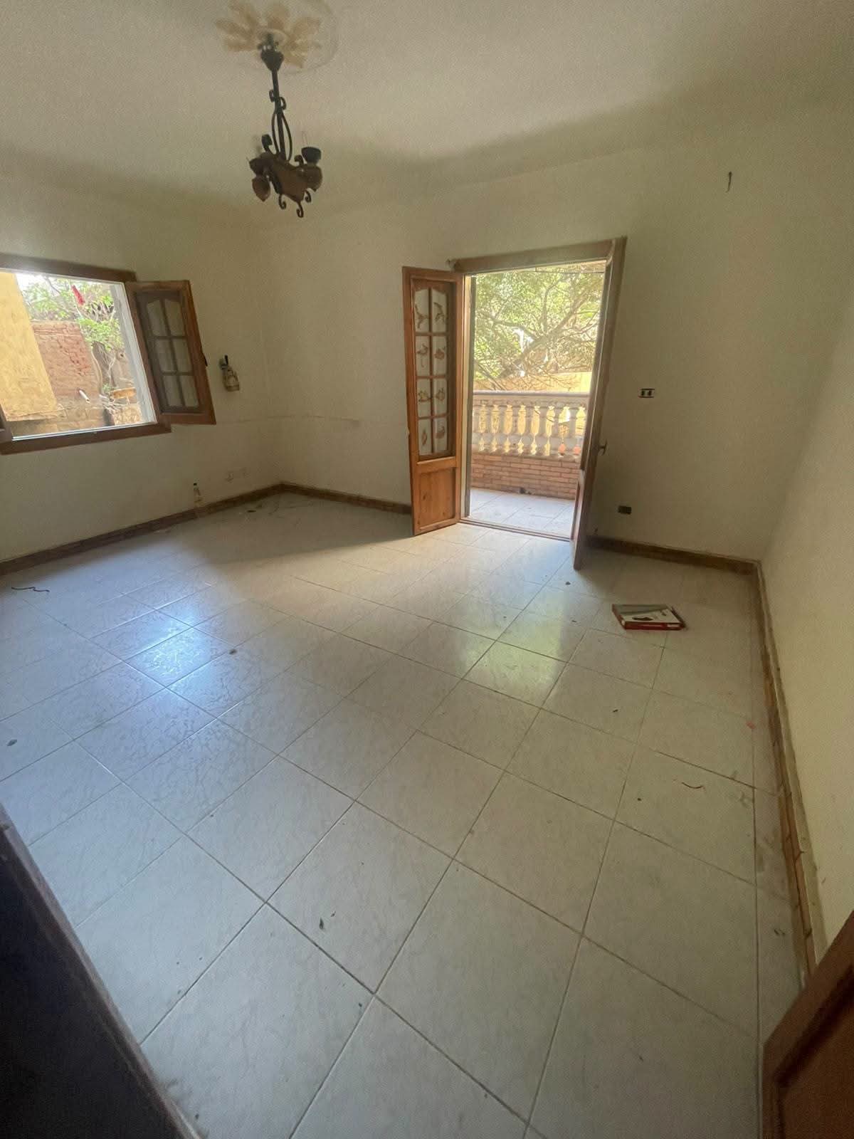 🔥 فرصة مميزة للراحة والسكن الراقي في العجمي البيطاش.. (الدور الأول العلوي) 🏢✨