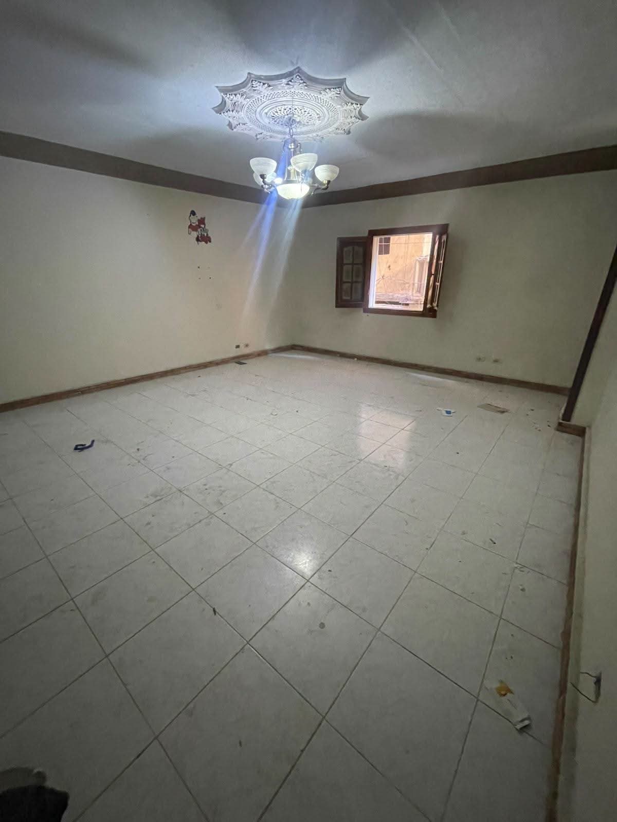 🔥 فرصة مميزة للراحة والسكن الراقي في العجمي البيطاش.. (الدور الأول العلوي) 🏢✨