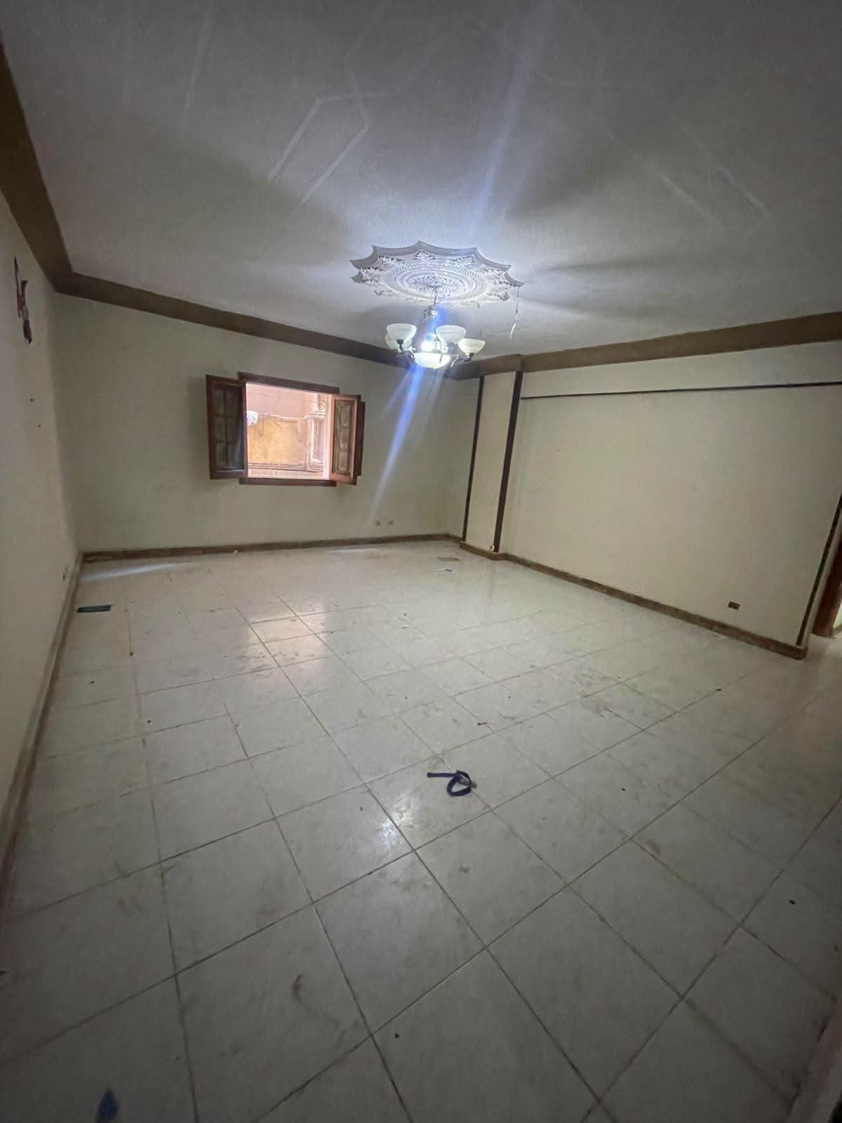 🔥 فرصة مميزة للراحة والسكن الراقي في العجمي البيطاش.. (الدور الأول العلوي) 🏢✨