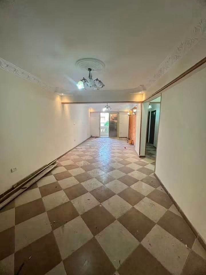 🔥 فرصة لقطة في أرقى مناطق البيطاش (شهر العسل).. شقة واسعة وكاملة العدادات! 🏢✨