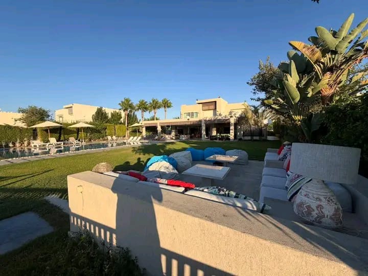 فيلا للبيع في هاسيندا باي   على اللاجون مساحة الأرض: ١,٥٠٠ متر  مساحة المباني: ٦٠٠ متر ٨ غرف ماستر  غرفتان للسائق و الناني  تراس كبير حمام سباحة  جراج يسع لسيارتين  ٢ مطبخ  موقع مميز مباشرة على اللاجون السعر 80 مليون   ايات الله ♥ 01110343967 بروكر سلمان