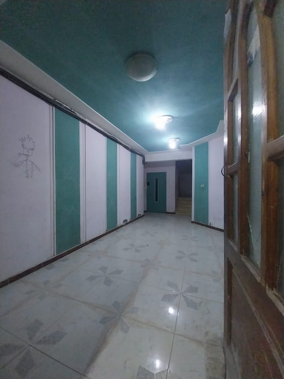 فرصة استثمارية أو سكنية بسعر لقطة! شقة مرخصة بالكامل في شاطئ النخيل (الكيلو 21) 🌊🏢✨