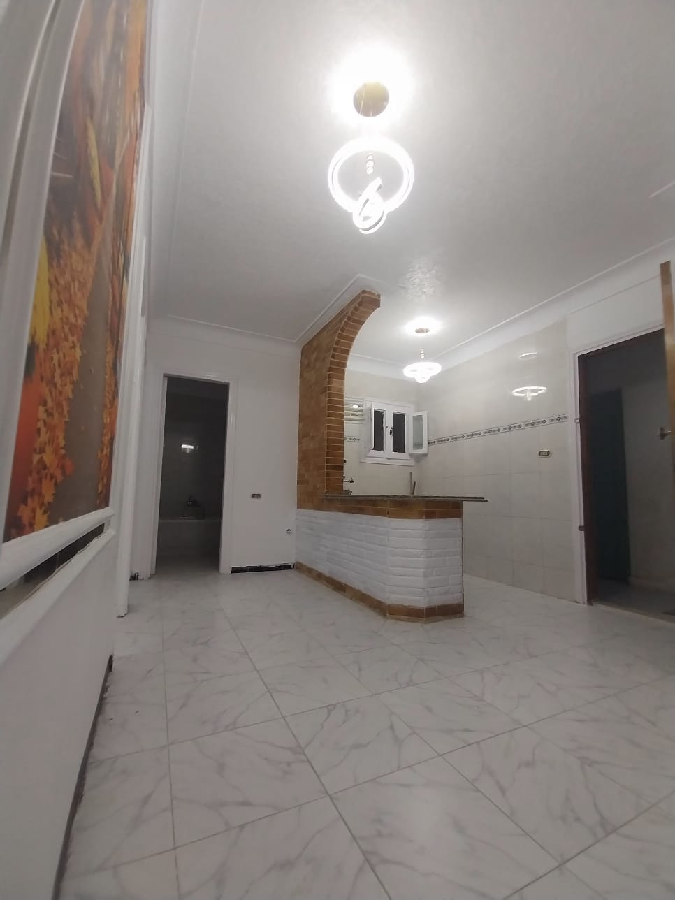 فرصة استثمارية أو سكنية بسعر لقطة! شقة مرخصة بالكامل في شاطئ النخيل (الكيلو 21) 🌊🏢✨