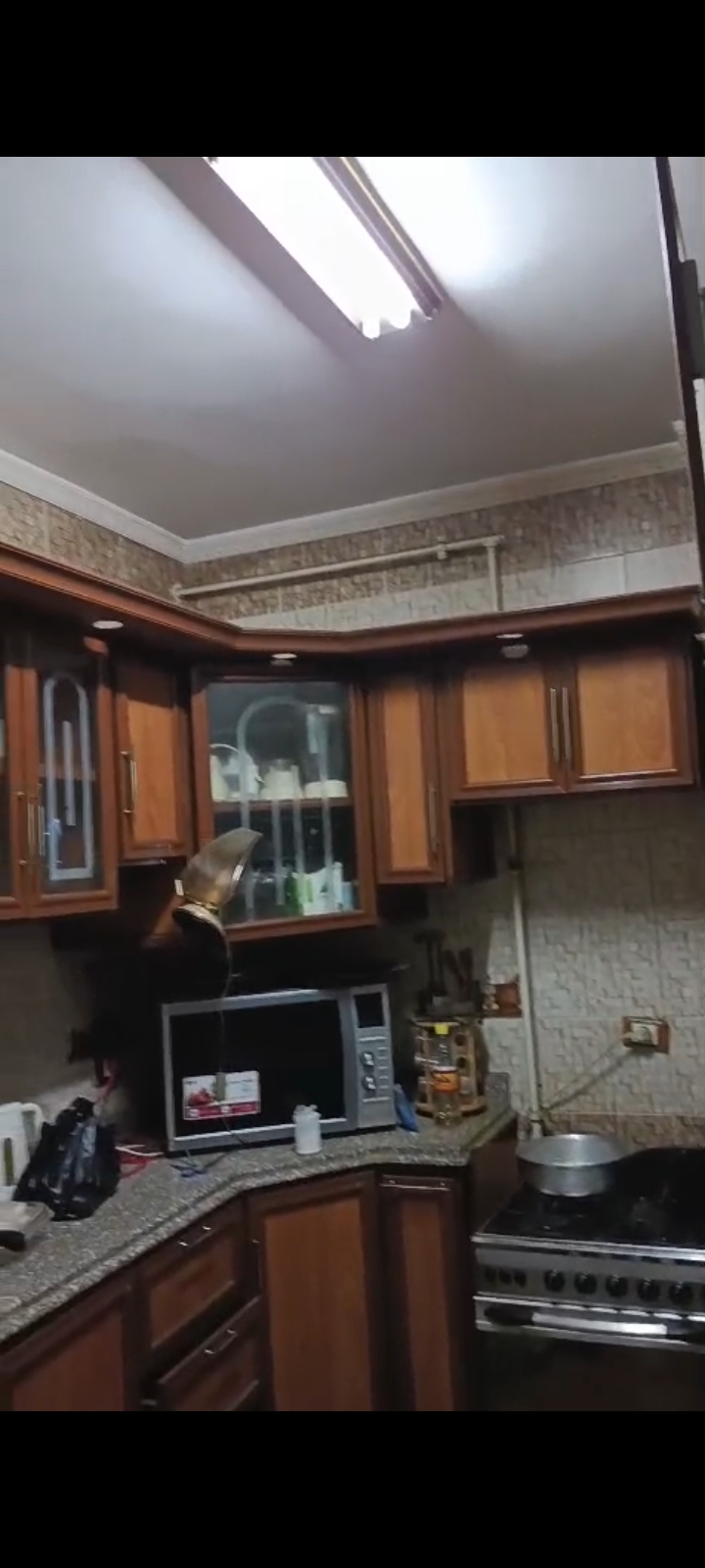 شقه بشارع الروضة النزهه٢