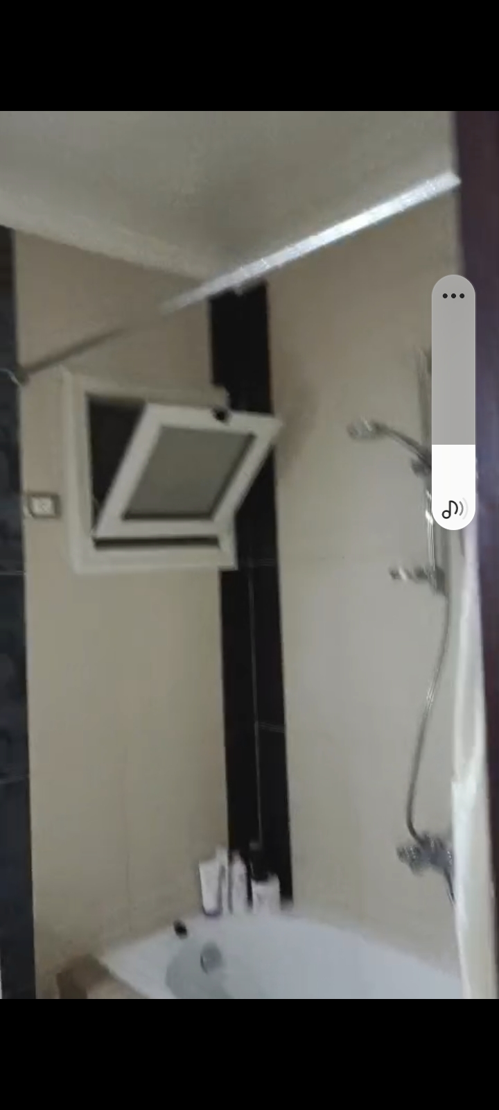 شقه بشارع الروضة النزهه٢