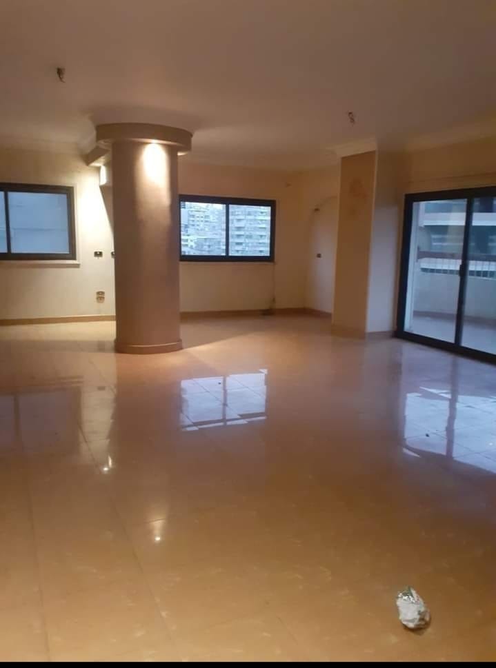 شقة فاخرة للبيع بجوار السراج مول مباشرة – مدينة نصر
