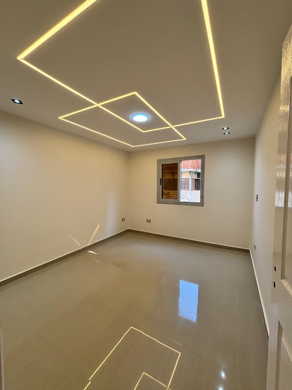 شقه مميزه في سيدي بشر بحري