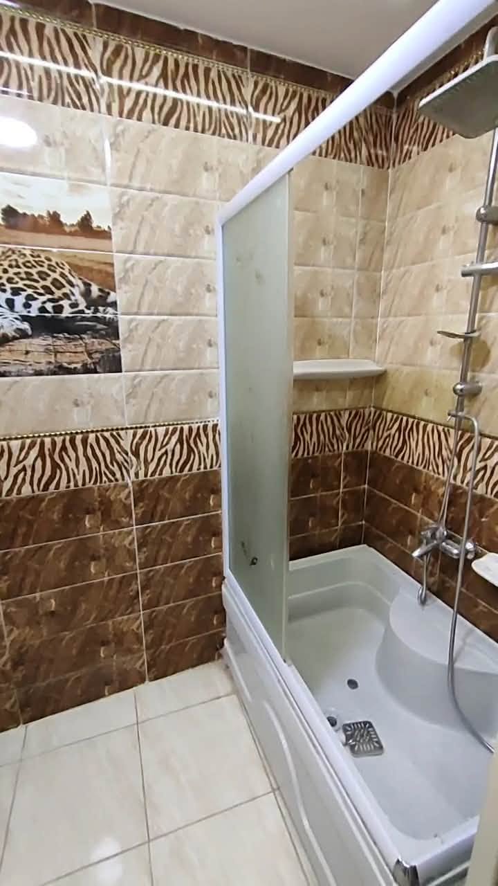 فرصة سكنية لا تعوض في قلب بيانكي! 🌊✨  امتلك شقة أحلامك بمساحة واسعة وتصميم راقٍ في شارع الأربعين الرئيسي