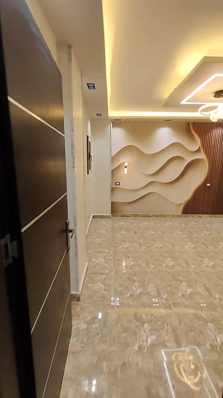 فرصة سكنية لا تعوض في قلب بيانكي! 🌊✨  امتلك شقة أحلامك بمساحة واسعة وتصميم راقٍ في شارع الأربعين الرئيسي