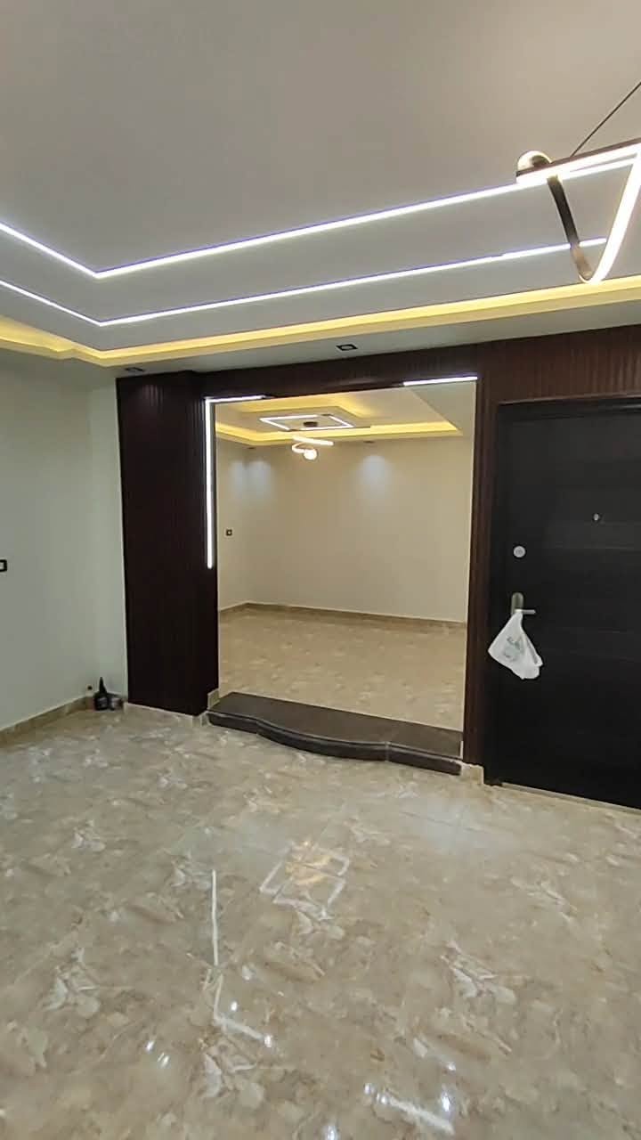 فرصة سكنية لا تعوض في قلب بيانكي! 🌊✨  امتلك شقة أحلامك بمساحة واسعة وتصميم راقٍ في شارع الأربعين الرئيسي
