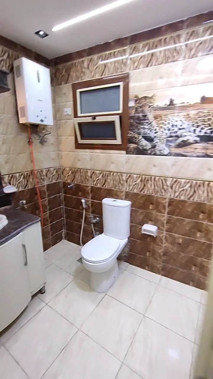 فرصة سكنية لا تعوض في قلب بيانكي! 🌊✨  امتلك شقة أحلامك بمساحة واسعة وتصميم راقٍ في شارع الأربعين الرئيسي