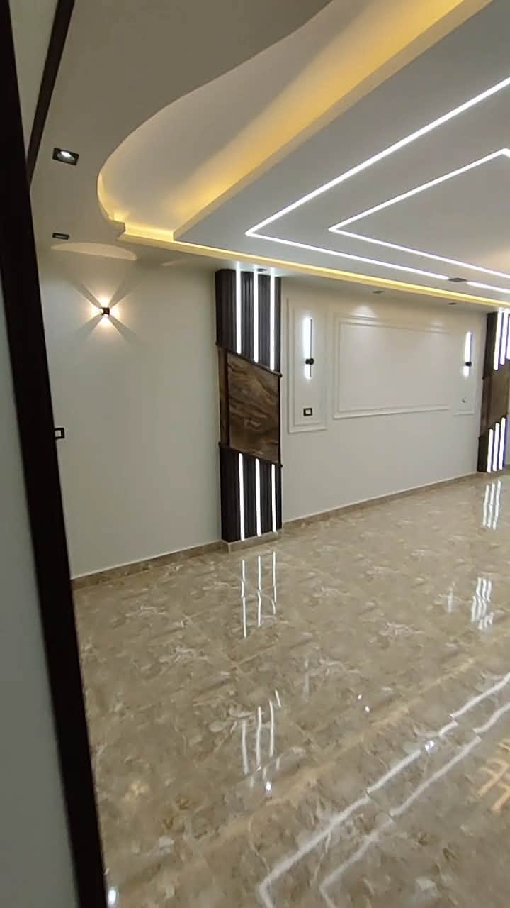 فرصة سكنية لا تعوض في قلب بيانكي! 🌊✨  امتلك شقة أحلامك بمساحة واسعة وتصميم راقٍ في شارع الأربعين الرئيسي
