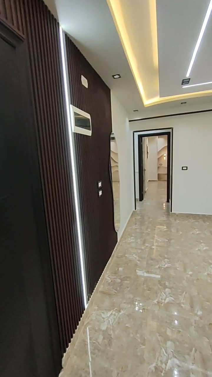 فرصة سكنية لا تعوض في قلب بيانكي! 🌊✨  امتلك شقة أحلامك بمساحة واسعة وتصميم راقٍ في شارع الأربعين الرئيسي
