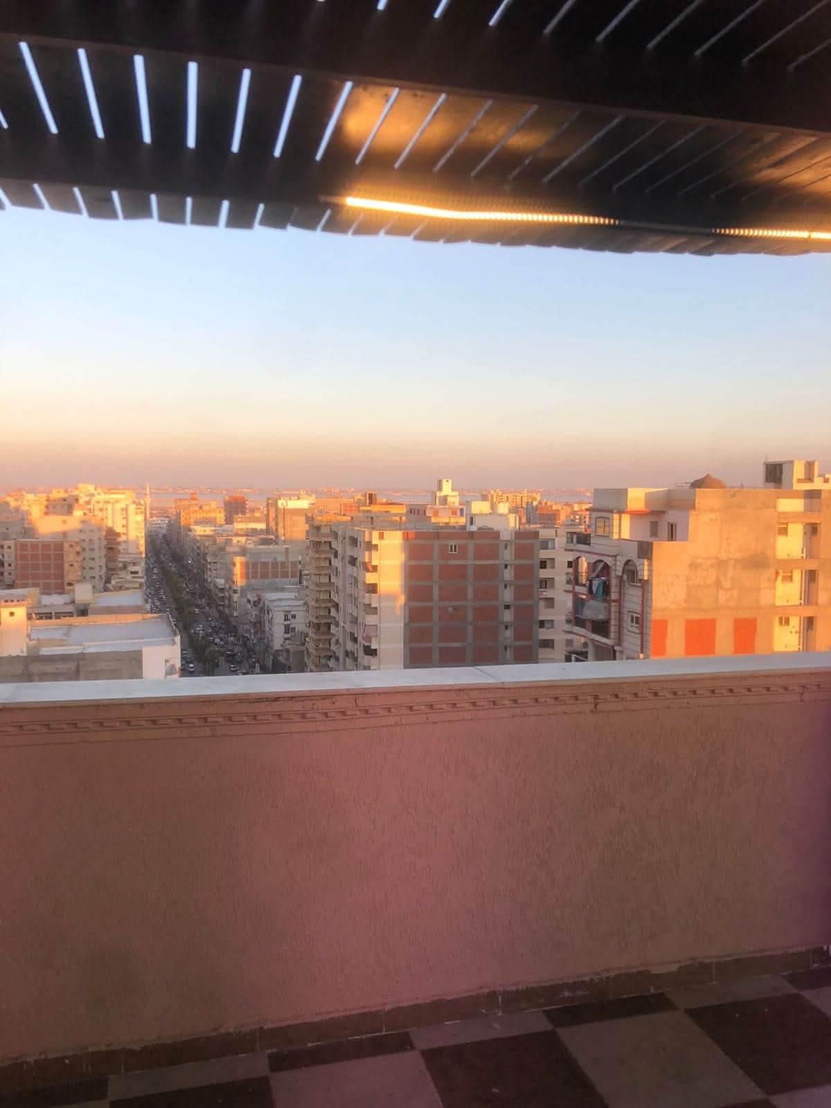 ✨ عشاق التميز والخصوصية.. روف فخم بمساحة 200 متر في أرقى مواقع البيطاش! 🌆👑