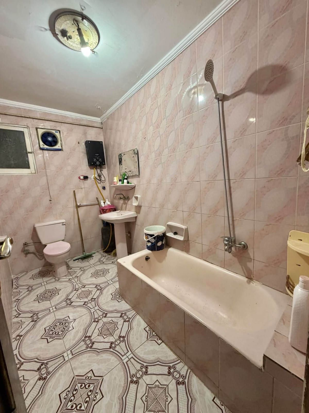 🔥 فرصة لا تعوض في الربع الأول من البيطاش .. شقة الشارع الرئيسي بسعر لقطة 🏠✨