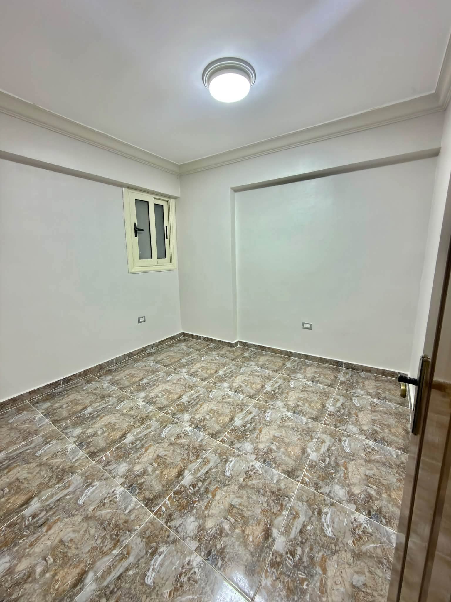 💍 عريس وبتدور على الشقة اللي تشرفك؟ شقة انت اول ساكن لقطة العرسان في أرقى مناطق البيطاش 🏠✨