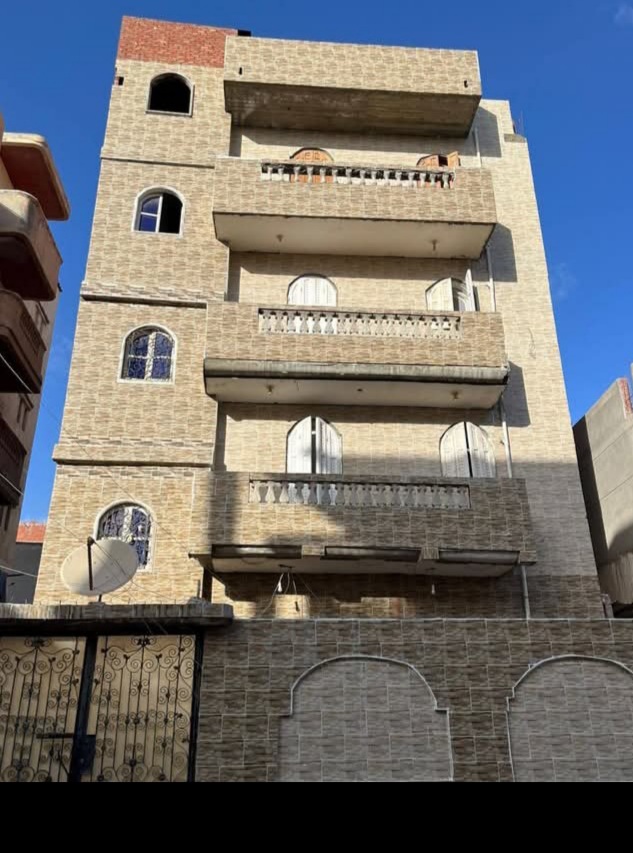 عقار مكون من اربع  ادوار برج العرب الجديده 
