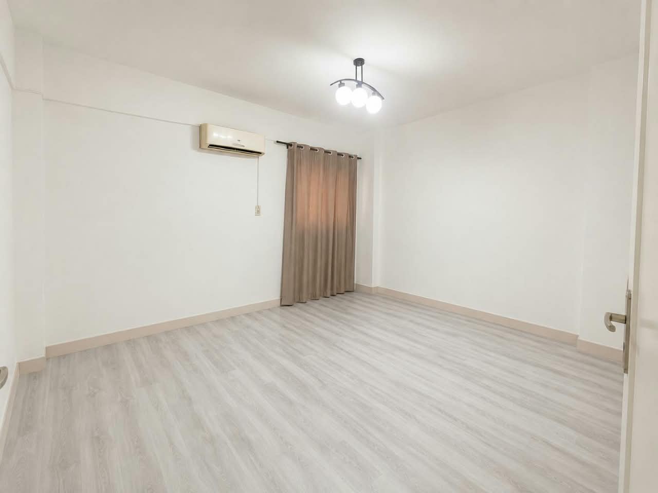 🔥 موقع مش هيتكرر.. فرصة لقطة في قلب مدينة نصر (خلف جنينة مول مباشرة) 🏢💎
