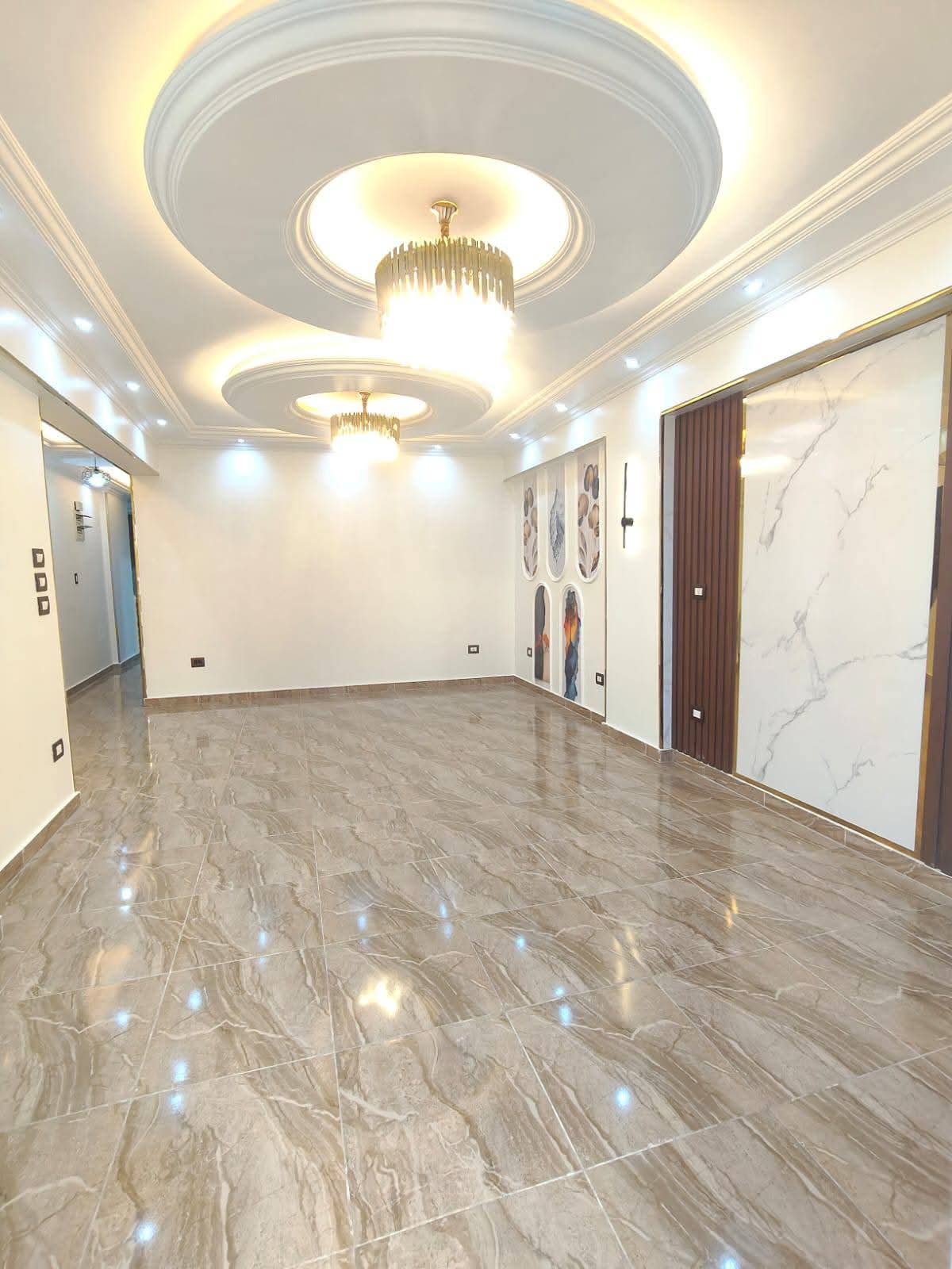 🏡 فرصة مميزة في قلب ميامي.. شقة 130م بواجهة بحرية في برج حديث ومدخل فندقي!