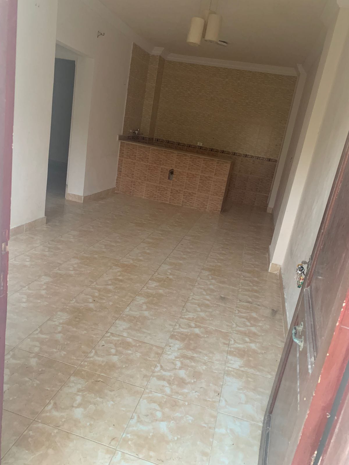شاليه ارضي بجنينه ١٠٠ متر بالحنينه ٢ غرفه ١ حمام مطبخ اميركان رسيبشن تاني صف من البسين جنب الخدمات القريه بها خدمات مخبز عيش مخبز فول وطعمية مطعم مشويات مطعم بيتزا وفطائر فكهاني وخضري مطعم سمك ٢ حمام سباحه كبير شاطى رملي  قريه مصر الجديده الشهيره ب عايده