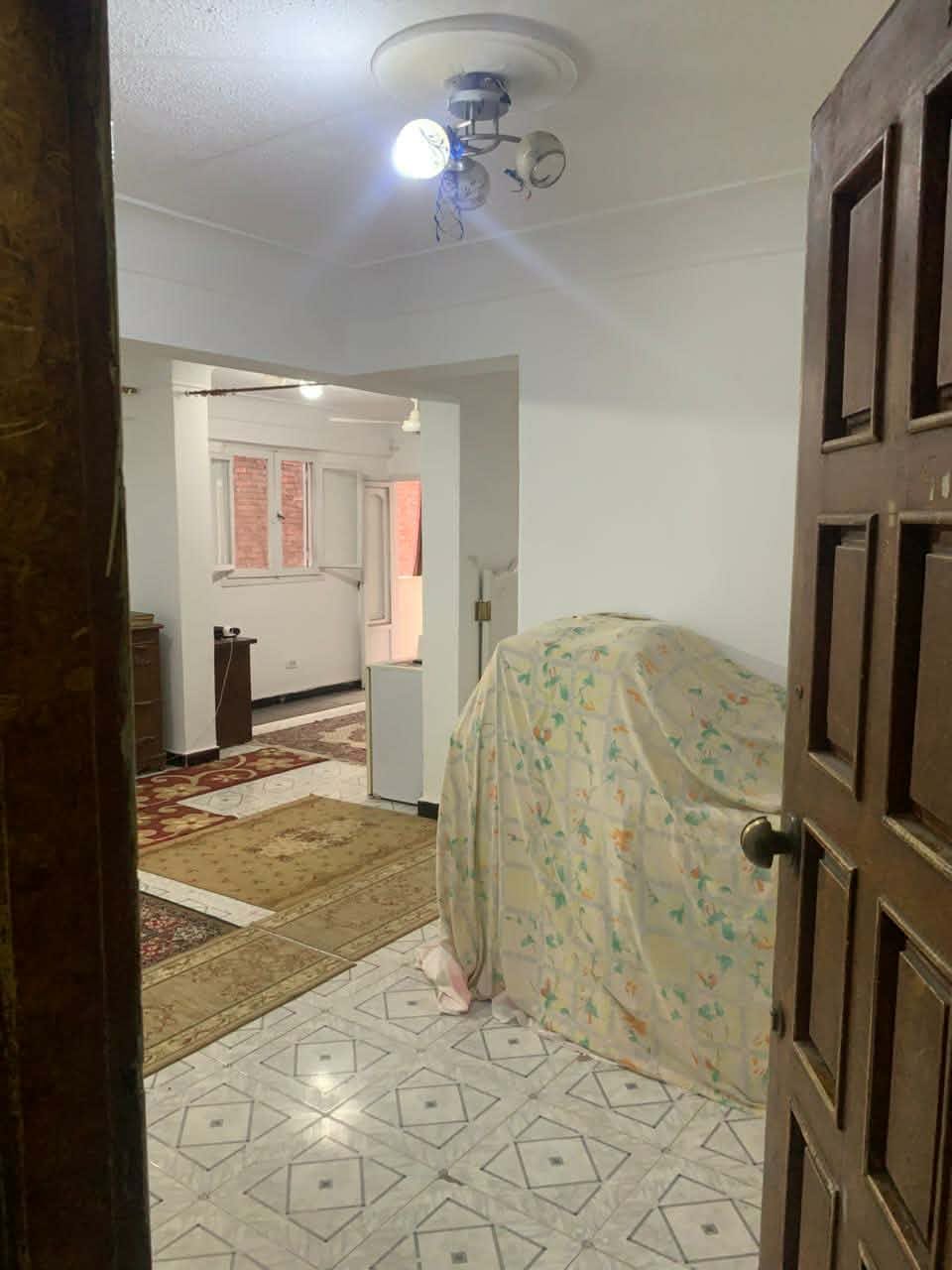 🔥 فرصة لقطة في قلب البيطاش.. شقة واسعة ومنورة على الشارع الرئيسي مباشرة 🏢✨