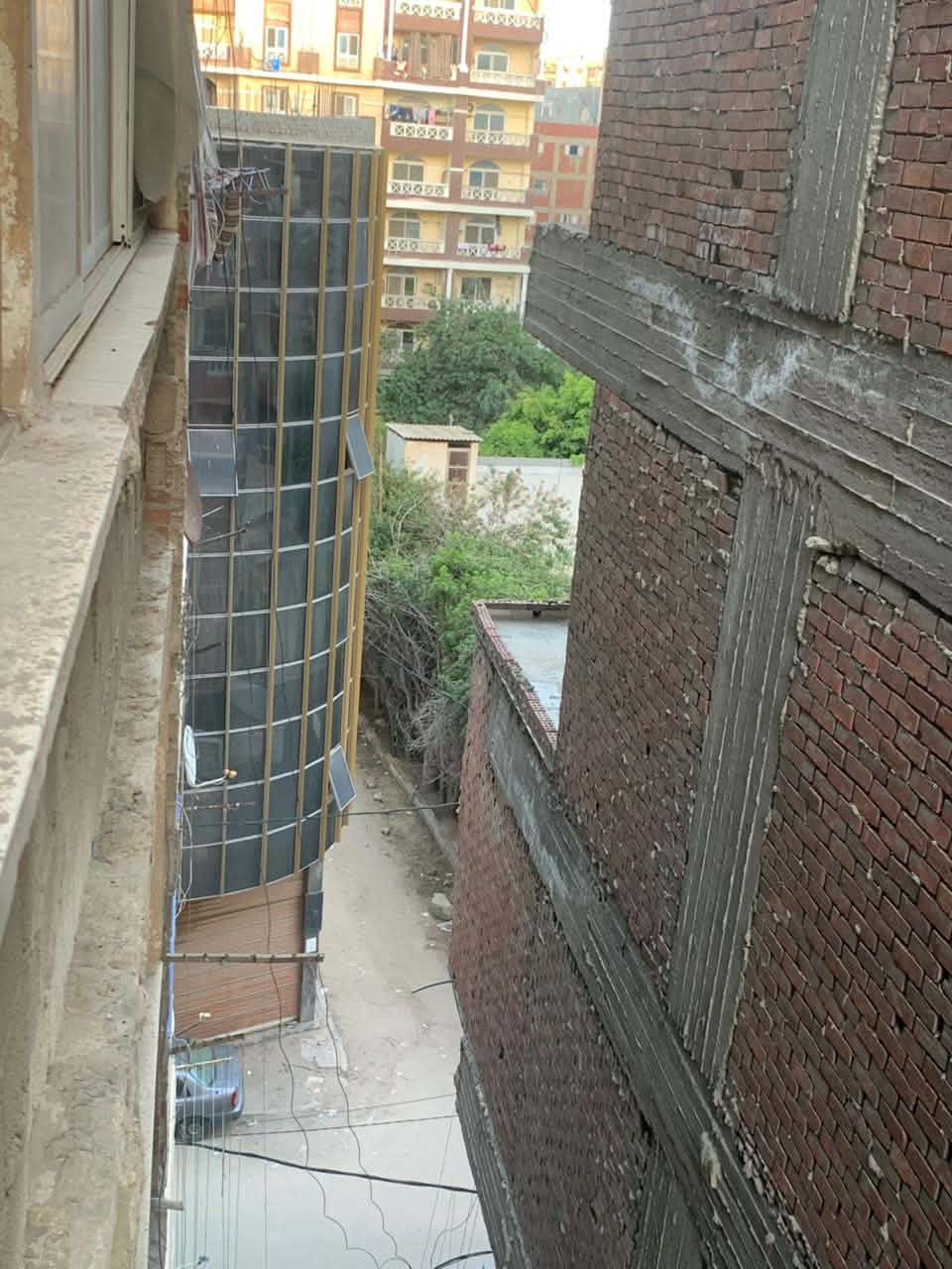 🔥 فرصة لقطة في قلب البيطاش.. شقة واسعة ومنورة على الشارع الرئيسي مباشرة 🏢✨